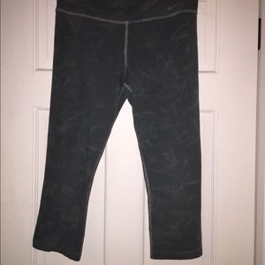 Nike Dri-Fit Capri leggings size medium